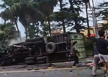 Rem Blong, Truck Angkut Galon Tubruk 8 Kenderaan, 4 Orang Meninggal Dunia 8 Luka-luka 