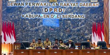 RAPAT PARIPURNA DPRD DELI SERDANG BAHAS RANPERDA DI HADIRI WABUP LOM LOM SUWONDO 