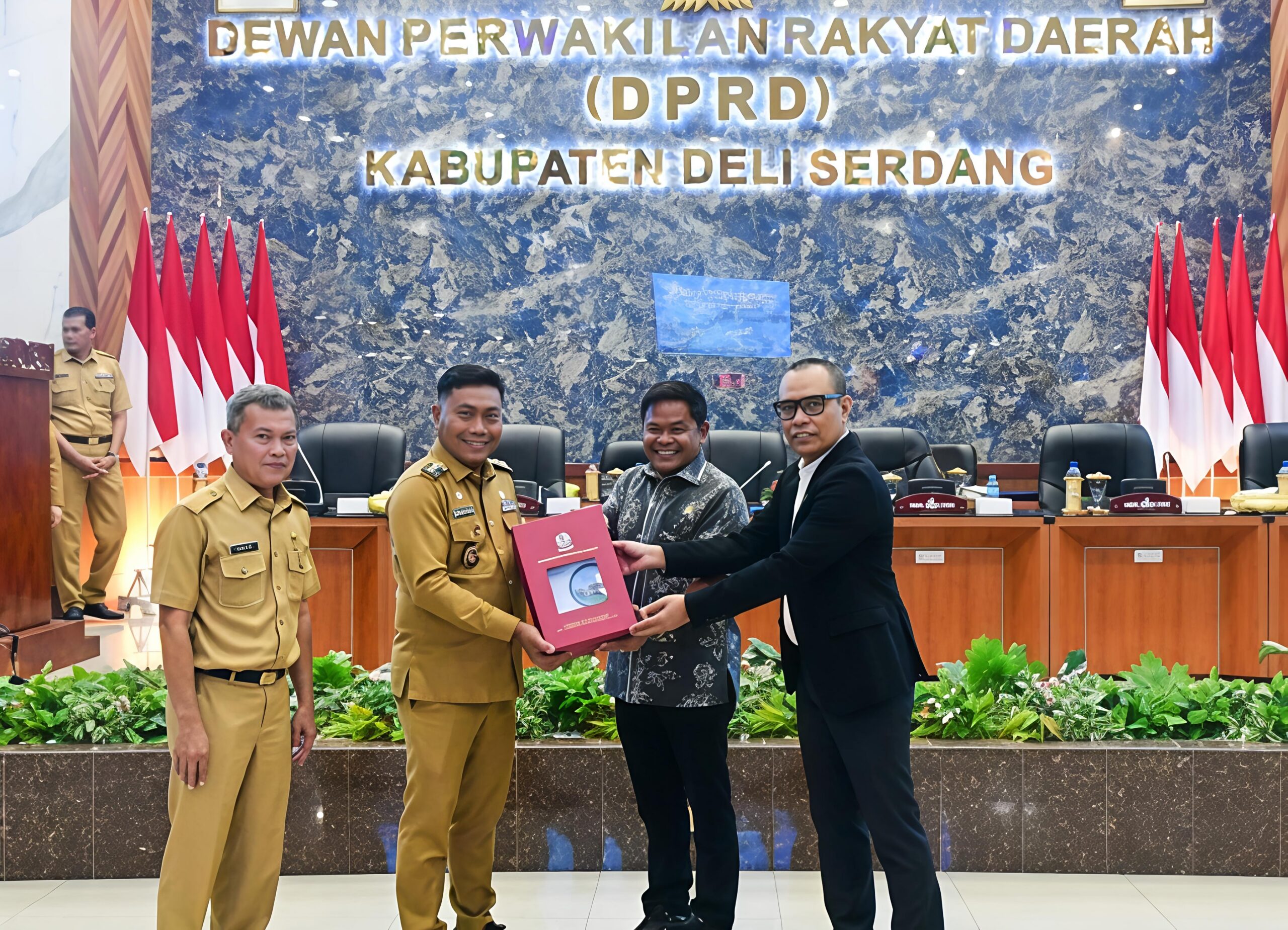 RAPAT PARIPURNA DPRD DELI SERDANG BAHAS RANPERDA DI HADIRI WABUP LOM LOM SUWONDO 5 RAPAT PARIPURNA DPRD DELI SERDANG BAHAS RANPERDA DI HADIRI WABUP LOM LOM SUWONDO - IMG 20260720 174522 scaled
