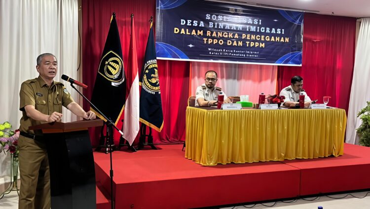 SEKDAKO TEBING TINGGI BUKA SOSIALISASI DESA BINAAN IMIGRASI 2 SEKDAKO TEBING TINGGI BUKA SOSIALISASI DESA BINAAN IMIGRASI