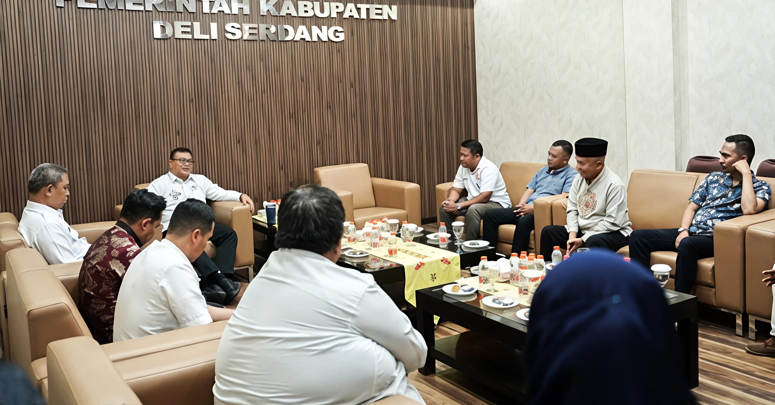Bupati Asri Ludin Tambunan, Terima Audiensi Pengurus Federasi Akuatik Indonesia Kabupaten Deli Serdang - IMG 20260722 172017 scaled
