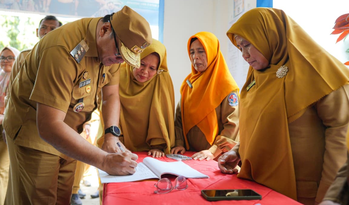 TINJAU SMP NEGERI I BATANGKUIS, BUPATI ASRI LUDIN PASTIKAN SETIAP SMP PUNYA KEGIATAN EKSTRAKURIKULER  - IMG 20260727 215956