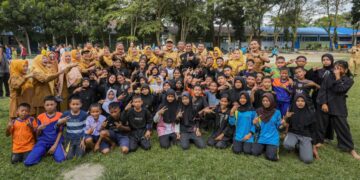 TINJAU SMP NEGERI I BATANGKUIS, BUPATI ASRI LUDIN PASTIKAN SETIAP SMP PUNYA KEGIATAN EKSTRAKURIKULER 
