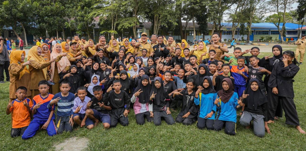 TINJAU SMP NEGERI I BATANGKUIS, BUPATI ASRI LUDIN PASTIKAN SETIAP SMP PUNYA KEGIATAN EKSTRAKURIKULER  - IMG 20260727 220007