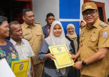 Senyum Bahagia Darson Tarigan, Mendapat Bantuan  Program Rumah Tidak Layak Huni Dari Pemkab Deli Serdang 