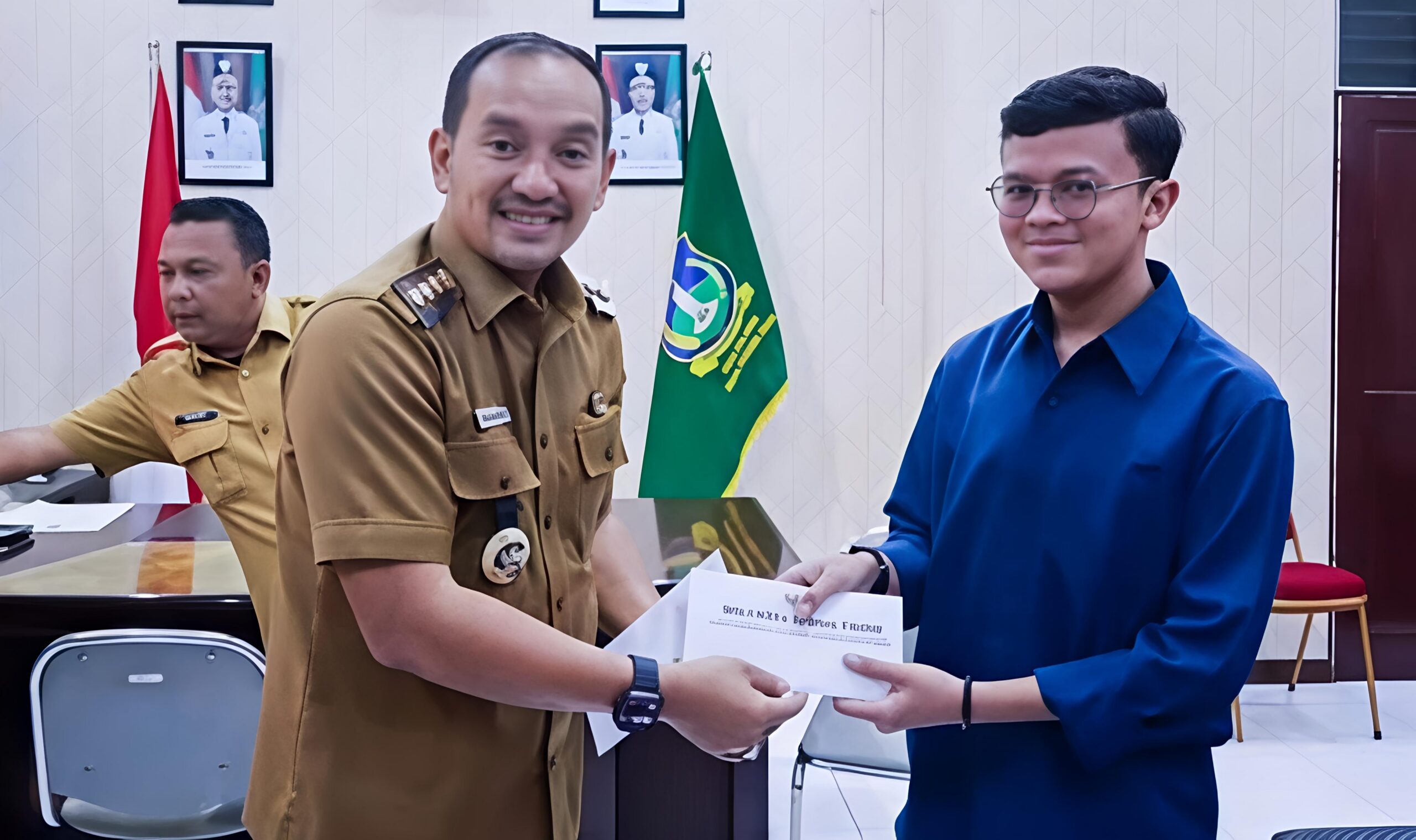 DUA MAHASISWA KOTA TEBING TINGGI, DILEPAS WALI KOTA LANJUTKAN STUDI KE UNIVERSITAS AL-AZHAR KAIRO - IMG 20260728 155553 scaled