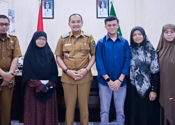 DUA MAHASISWA KOTA TEBING TINGGI, DILEPAS WALI KOTA LANJUTKAN STUDI KE UNIVERSITAS AL-AZHAR KAIRO