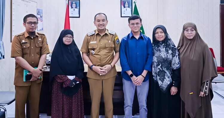 DUA MAHASISWA KOTA TEBING TINGGI, DILEPAS WALI KOTA LANJUTKAN STUDI KE UNIVERSITAS AL-AZHAR KAIRO