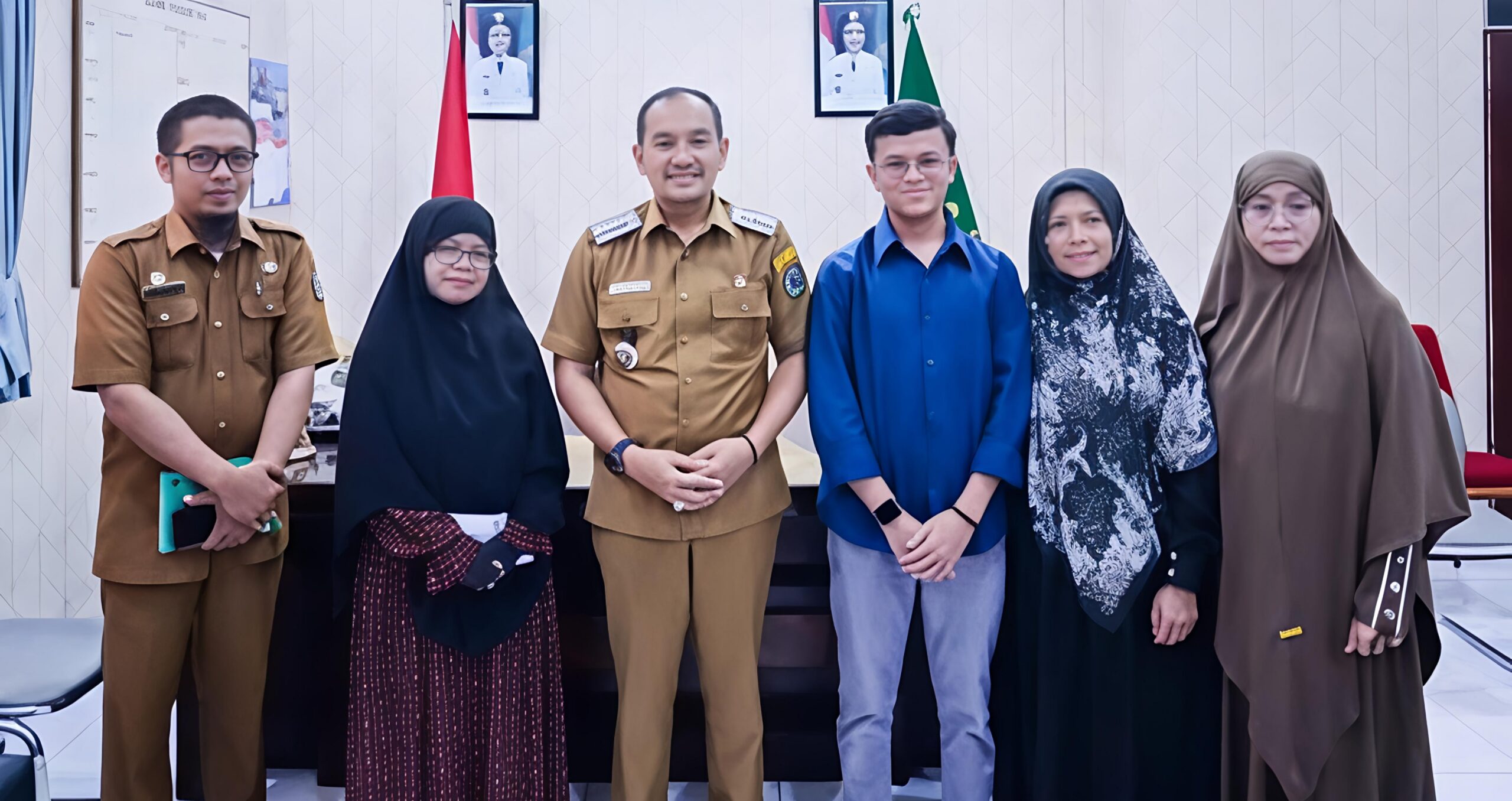 DUA MAHASISWA KOTA TEBING TINGGI, DILEPAS WALI KOTA LANJUTKAN STUDI KE UNIVERSITAS AL-AZHAR KAIRO - IMG 20260728 155646 scaled