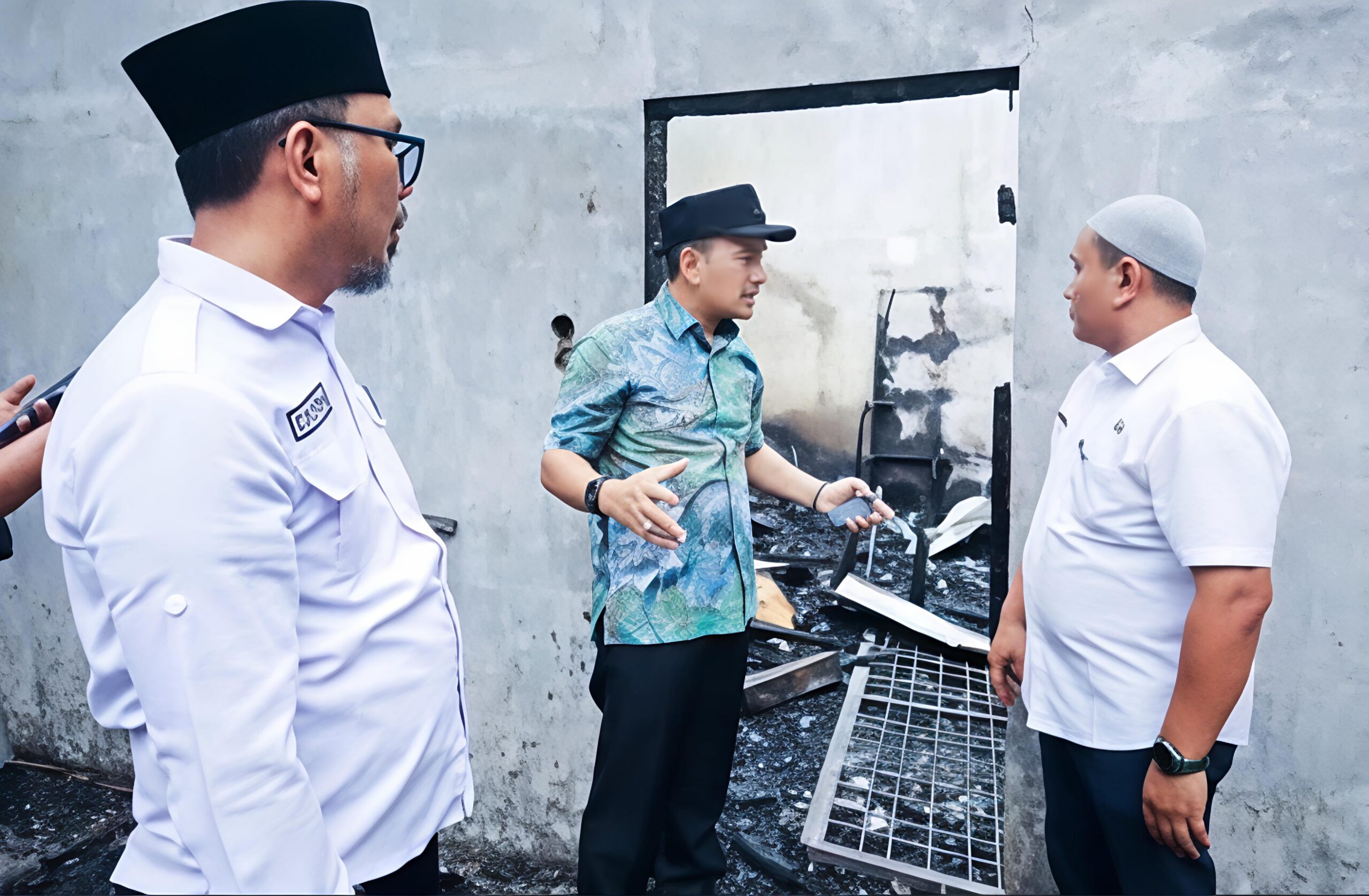 Wali Kota Iman Irdian Tinjau Lokasi Kebakaran SMP Negeri 9, Pastikan Proses Belajar Mengajar Tetap Berlangsung 3 Wali Kota Iman Irdian Tinjau Lokasi Kebakaran SMP Negeri 9, Pastikan Proses Belajar Mengajar Tetap Berlangsung - IMG 20260729 212338 scaled