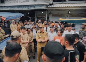 Kunker Bupati Deli Serdang Tinjau Pasar Rakyat Tamora, Masih Banyak Pedagang Berjualan Diluar Area