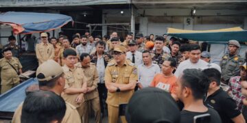 Kunker Bupati Deli Serdang Tinjau Pasar Rakyat Tamora, Masih Banyak Pedagang Berjualan Diluar Area