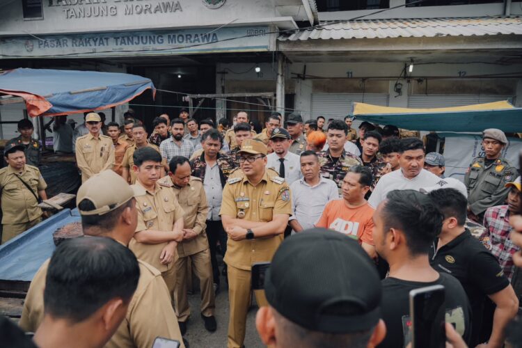 Kunker Bupati Deli Serdang Tinjau Pasar Rakyat Tamora, Masih Banyak Pedagang Berjualan Diluar Area