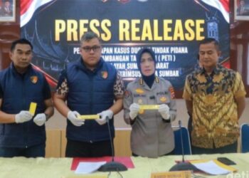Polda Sumbar Tangkap WN India Bersama 1,4 Kg Emas Ilegal Yang Akan Di Bawa Ke Malaysia