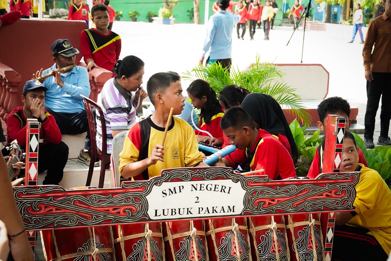 Bupati Asri Ludin Tinjau Kegiatan Ekstrakurikuler Dan Fasilitas Pendukung Kreativitas Siswa Di SMPN 2 Lubuk Pakam 6 Bupati Asri Ludin Tinjau Kegiatan Ekstrakurikuler Dan Fasilitas Pendukung Kreativitas Siswa Di SMPN 2 Lubuk Pakam - IMG 20260822 WA0008