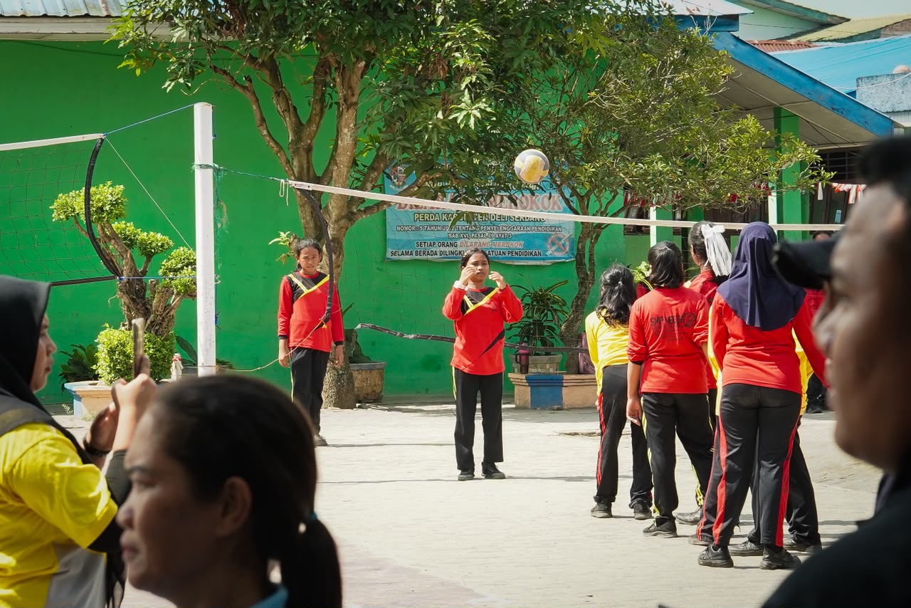 Bupati Asri Ludin Tinjau Kegiatan Ekstrakurikuler Dan Fasilitas Pendukung Kreativitas Siswa Di SMPN 2 Lubuk Pakam 5 Bupati Asri Ludin Tinjau Kegiatan Ekstrakurikuler Dan Fasilitas Pendukung Kreativitas Siswa Di SMPN 2 Lubuk Pakam - IMG 20260822 WA0009