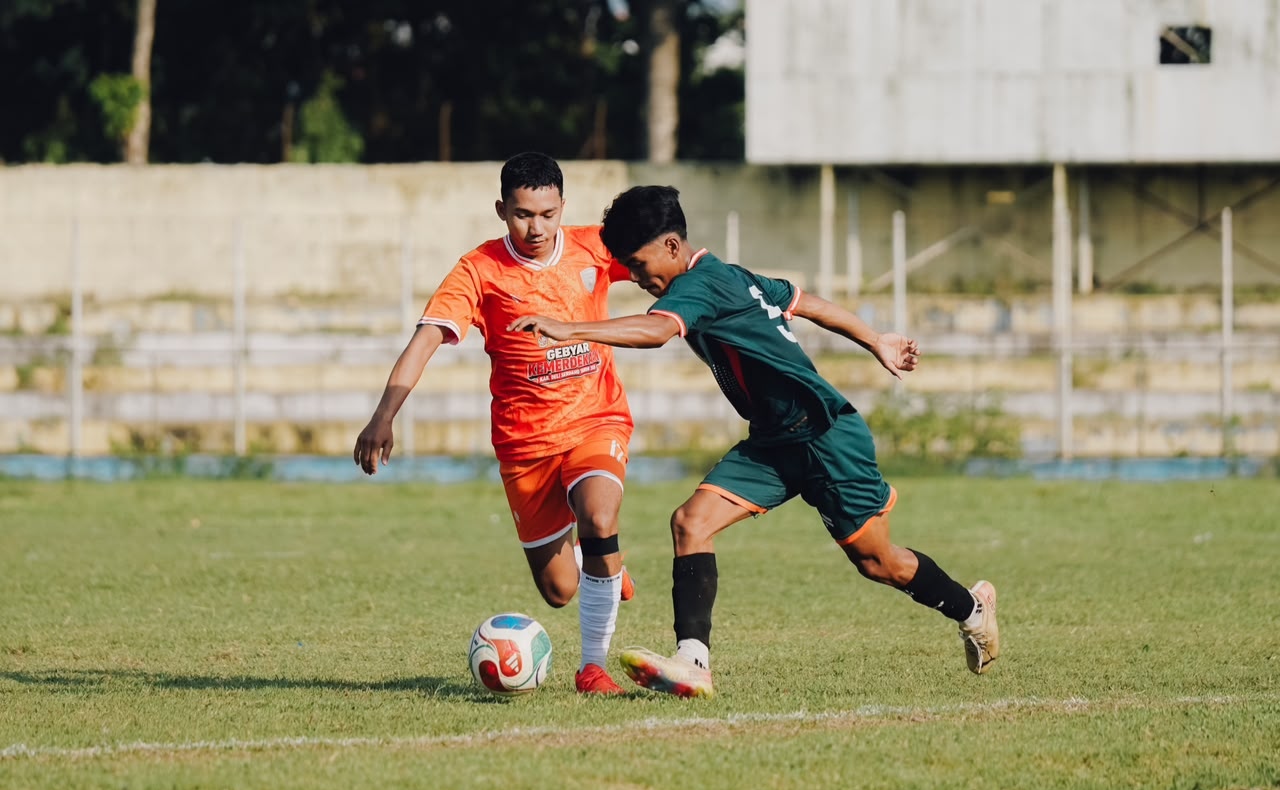 GEBYAR OLAHRAGA DELI SERDANG, BUPATI KICK-OFF PERTANDINGAN SEPAK BOLA  - IMG 20260802 062552