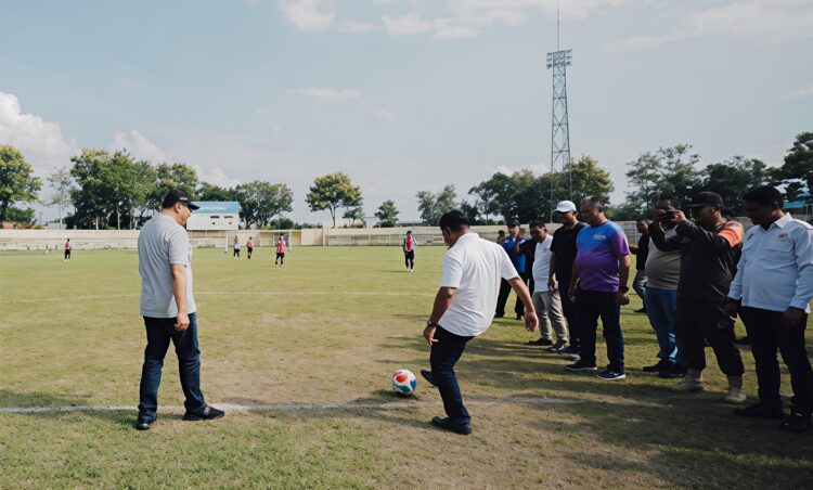 GEBYAR OLAHRAGA DELI SERDANG, BUPATI KICK-OFF PERTANDINGAN SEPAK BOLA 
