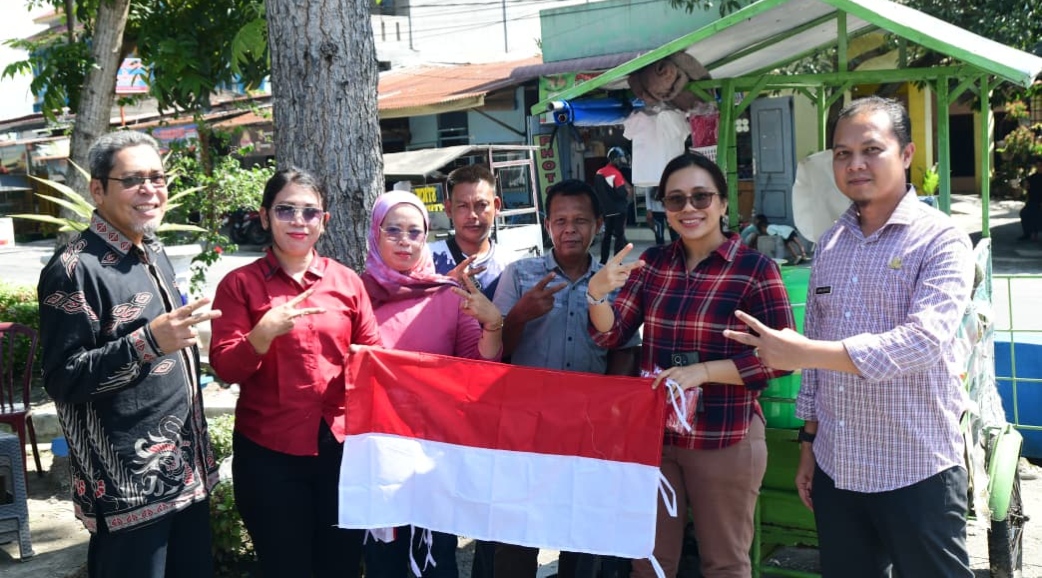 Semangat HUT RI Ke-81, Pemkab Deli Serdang Bagikan Bendera Merah Putih Ke Masyarakat 5 Semangat HUT RI Ke-81, Pemkab Deli Serdang Bagikan Bendera Merah Putih Ke Masyarakat - IMG 20260802 063125
