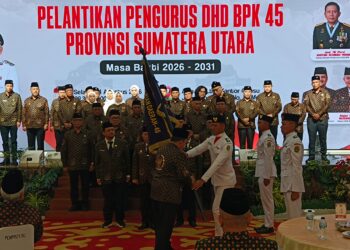 KETUA DEWAN PARIPURNA DHN 45 LANTIK PENGURUS DHD BPK 45 SUMUT  