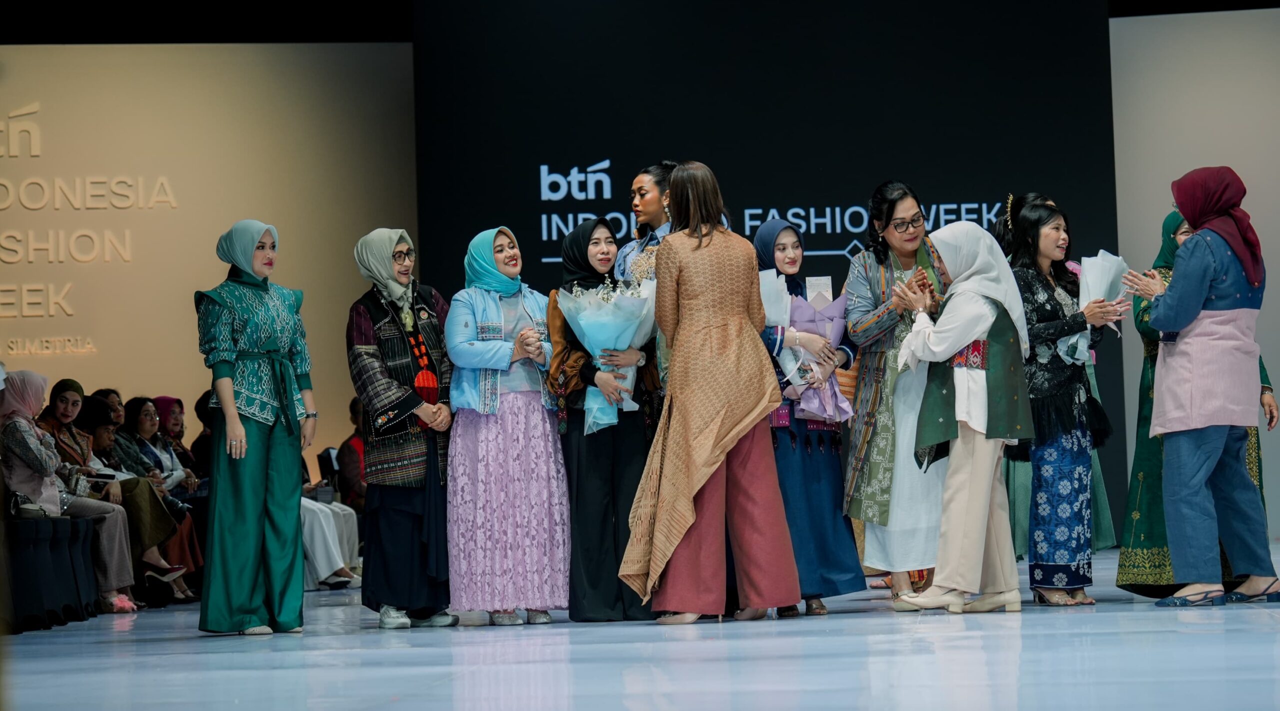 Karya Desainer Asal Deli Serdang Berkolaborasi Dengan Iwaraki Tenun, Tampil Dipanggung BTN IFW 2026 6 Karya Desainer Asal Deli Serdang Berkolaborasi Dengan Iwaraki Tenun, Tampil Dipanggung BTN IFW 2026 - IMG 20260804 193831 scaled