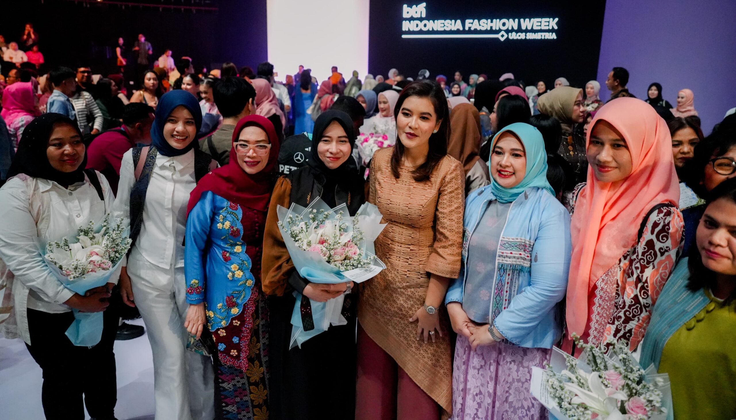 Karya Desainer Asal Deli Serdang Berkolaborasi Dengan Iwaraki Tenun, Tampil Dipanggung BTN IFW 2026 5 Karya Desainer Asal Deli Serdang Berkolaborasi Dengan Iwaraki Tenun, Tampil Dipanggung BTN IFW 2026 - IMG 20260804 193907 scaled