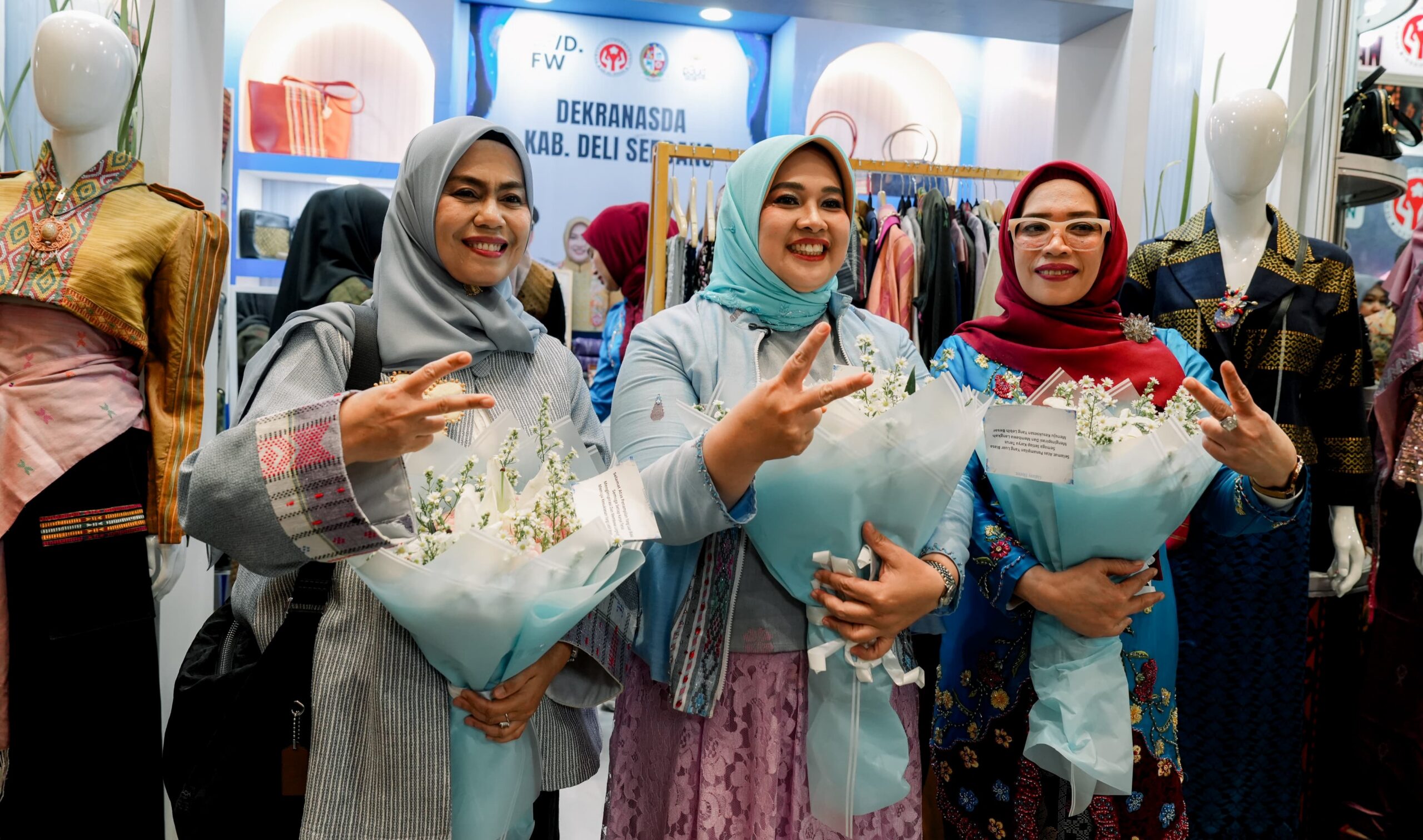 Karya Desainer Asal Deli Serdang Berkolaborasi Dengan Iwaraki Tenun, Tampil Dipanggung BTN IFW 2026 7 Karya Desainer Asal Deli Serdang Berkolaborasi Dengan Iwaraki Tenun, Tampil Dipanggung BTN IFW 2026 - IMG 20260804 193953 scaled