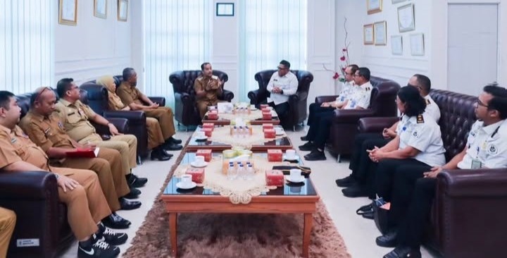 PERMUDAH LAYANAN PASPOR, PEMKO TEBING TINGGI DAN KANWIL IMIGRASI SUMUT LAKUKAN PENANDATANGANAN PINJAM PAKAI ASET GEDUNG ULP 4 PERMUDAH LAYANAN PASPOR, PEMKO TEBING TINGGI DAN KANWIL IMIGRASI SUMUT LAKUKAN PENANDATANGANAN PINJAM PAKAI ASET GEDUNG ULP - IMG 20260805 211150