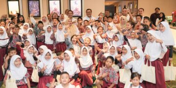 Anak-anak SD Tanjung Morawa Diajak Nonton Bioskop Bareng Bupati, “Senang, Pak. Baru pertama kali masuk bioskop”
