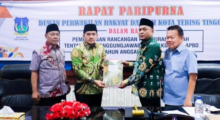 Wali Kota Dan Wakil Wali Kota Tebing Tinggi Hadir Bersama Pada Rapat Paripurna DPRD Dengarkan Pandangan Umum Fraksi - IMG 20260807 215440