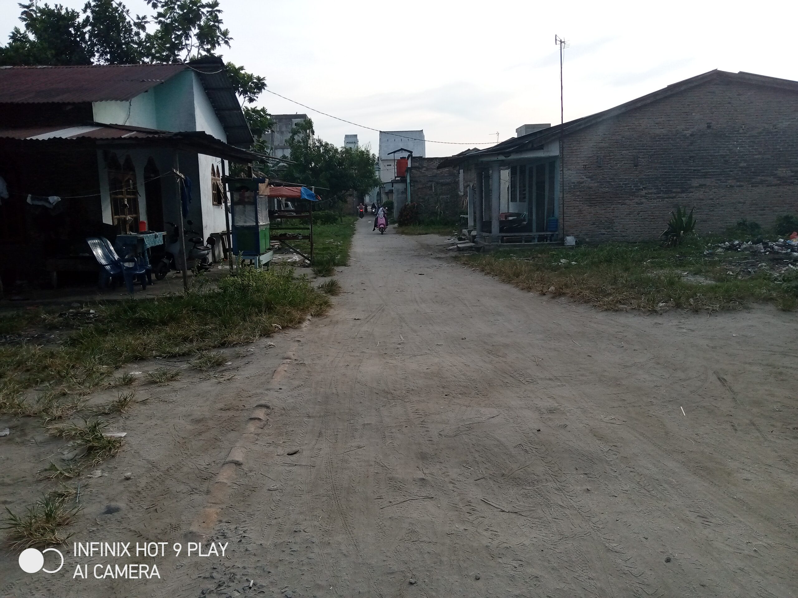 Akses Jalan Menuju SD Muhammadiyah Kampung Pon Memprihatinkan, Warga Harapkan Perhatian Pemdes Pon - IMG 20260808 073418 492 scaled