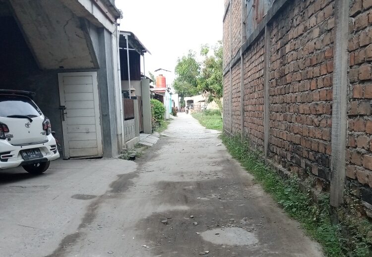 Akses Jalan Menuju SD Muhammadiyah Kampung Pon Memprihatinkan, Warga Harapkan Perhatian Pemdes Pon
