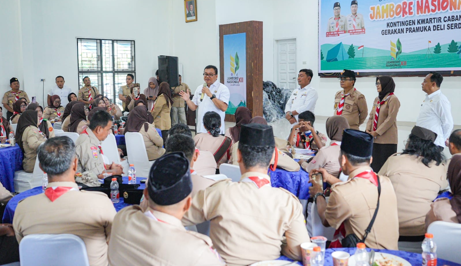 Bupati dr. H. Asri Ludin Tambunan dan Wabup Lom Lom Suwondo, Makan Siang Bersama Anggota Pramuka Peserta Jamnas 2026 6 Bupati dr. H. Asri Ludin Tambunan dan Wabup Lom Lom Suwondo, Makan Siang Bersama Anggota Pramuka Peserta Jamnas 2026 - IMG 20260808 091638