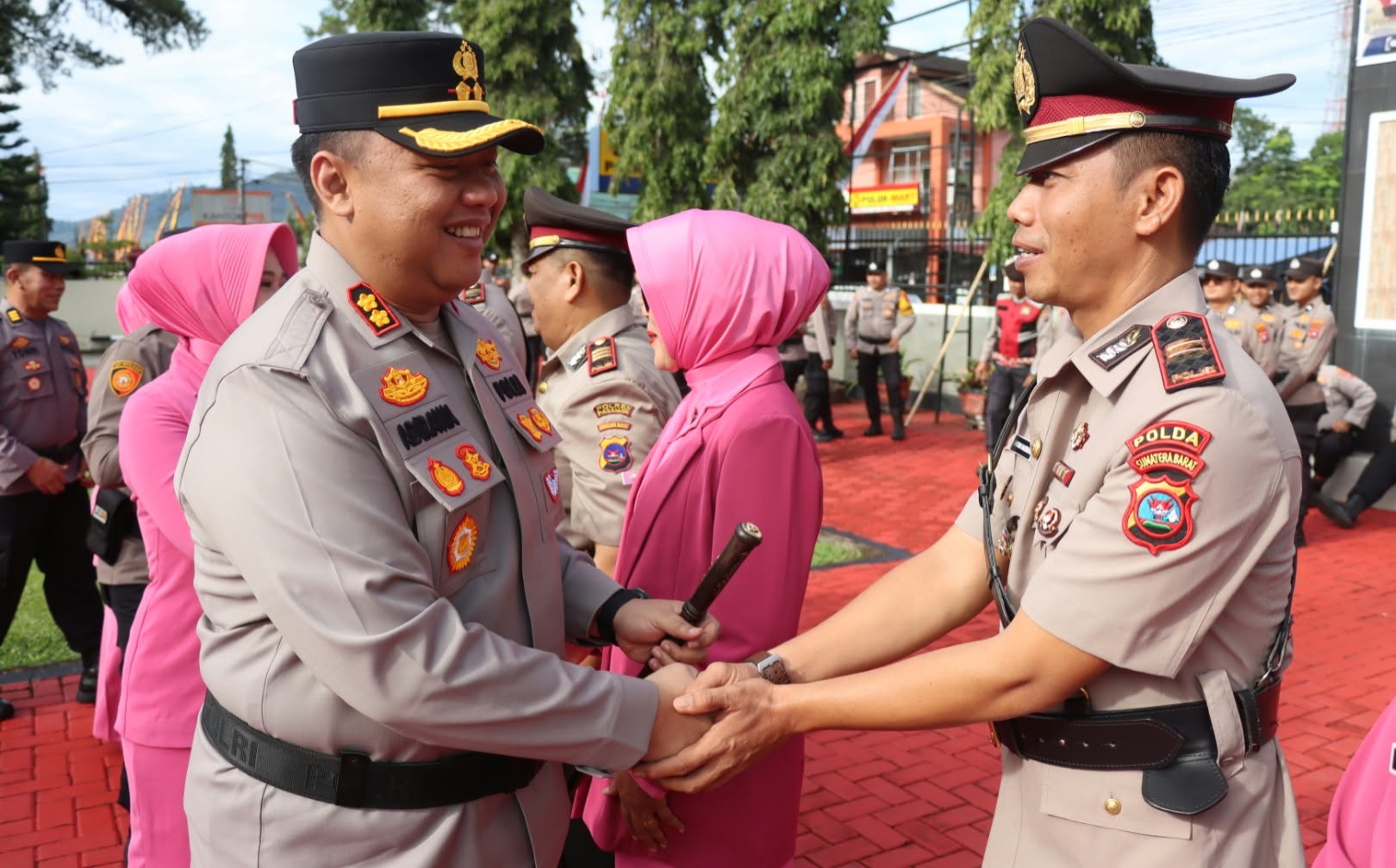 Kapolres Pasaman AKBP Adirawa Permana Anggawisastra Tegaskan Penyegaran Organisasi, Iptu Antoni Hasibuan Dipercaya Pimpin Polsek Bonjol 8 Kapolres Pasaman AKBP Adirawa Permana Anggawisastra Tegaskan Penyegaran Organisasi, Iptu Antoni Hasibuan Dipercaya Pimpin Polsek Bonjol - IMG 20260808 214251