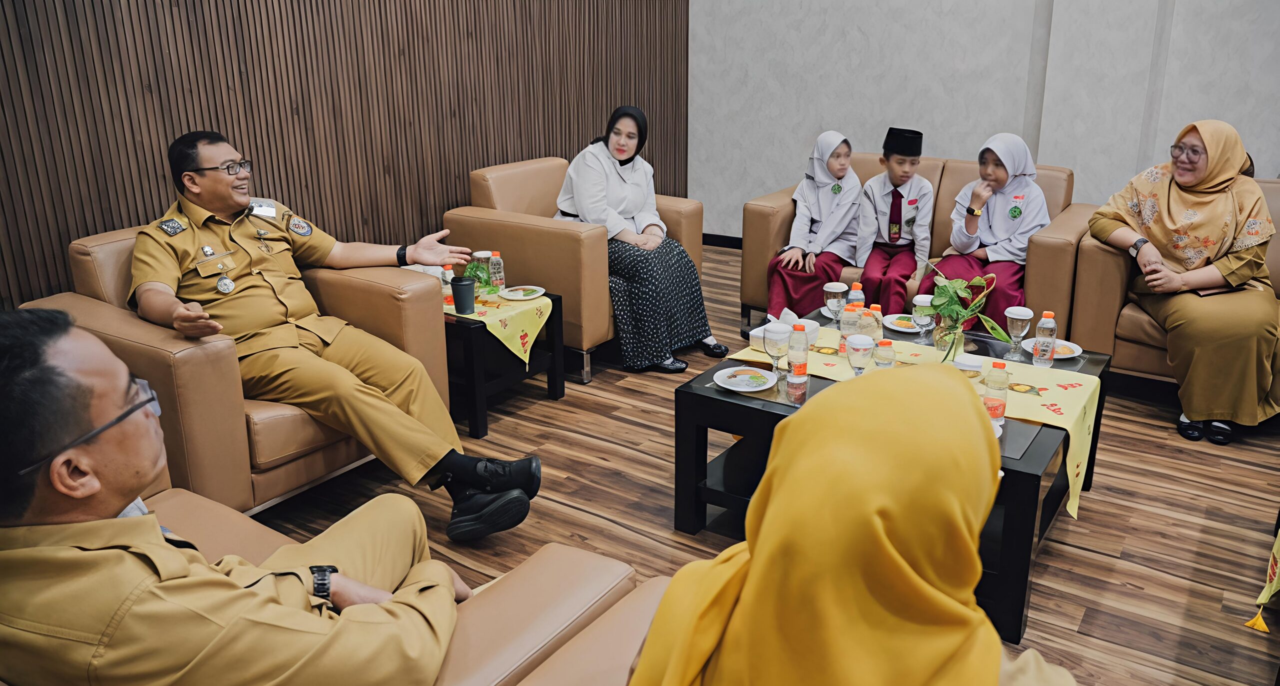 Bupati Asri Ludin Terkesan Dan Apresiasi Keberanian Siswa Madrasah Ibtidaiyah Negeri (MIN) 3 Deli Serdang 4 Bupati Asri Ludin Terkesan Dan Apresiasi Keberanian Siswa Madrasah Ibtidaiyah Negeri (MIN) 3 Deli Serdang - IMG 20260811 083245 scaled