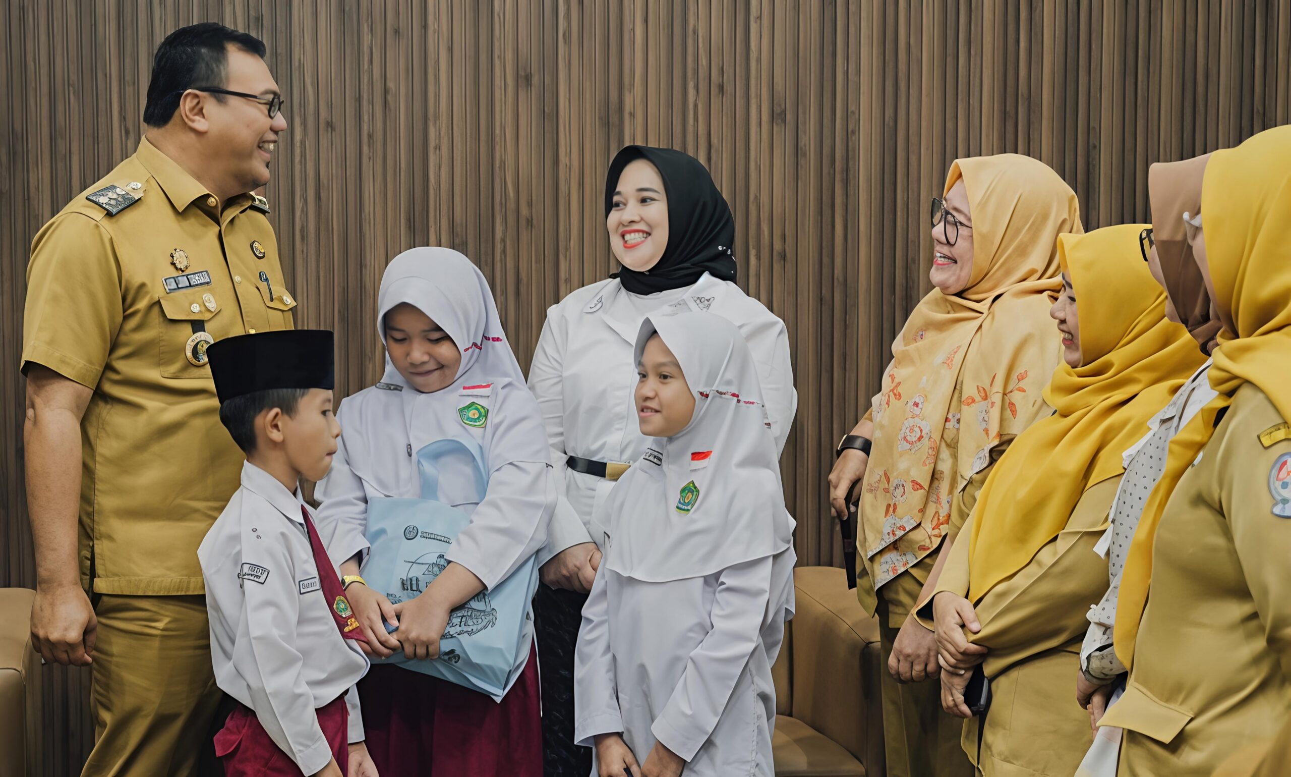 Bupati Asri Ludin Terkesan Dan Apresiasi Keberanian Siswa Madrasah Ibtidaiyah Negeri (MIN) 3 Deli Serdang 5 Bupati Asri Ludin Terkesan Dan Apresiasi Keberanian Siswa Madrasah Ibtidaiyah Negeri (MIN) 3 Deli Serdang - IMG 20260811 083342 scaled