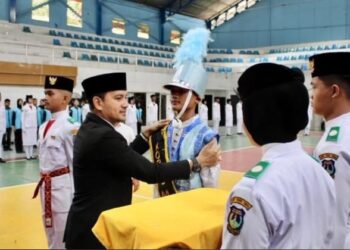 WALI KOTA TEBING TINGGI KUKUHKAN PASKIBRAKA DAN KORPS MUSIK 2026, PESANKAN SEMANGAT DAN TANGGUNG JAWAB