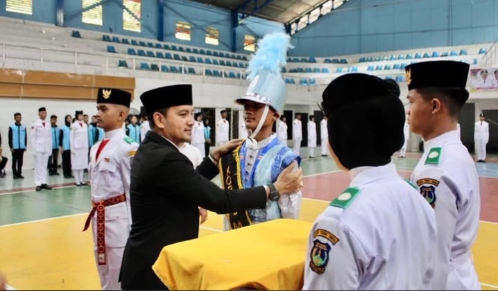 WALI KOTA TEBING TINGGI KUKUHKAN PASKIBRAKA DAN KORPS MUSIK 2026, PESANKAN SEMANGAT DAN TANGGUNG JAWAB 3 WALI KOTA TEBING TINGGI KUKUHKAN PASKIBRAKA DAN KORPS MUSIK 2026, PESANKAN SEMANGAT DAN TANGGUNG JAWAB - IMG 20260812 224121