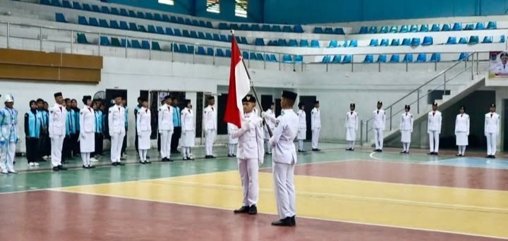 WALI KOTA TEBING TINGGI KUKUHKAN PASKIBRAKA DAN KORPS MUSIK 2026, PESANKAN SEMANGAT DAN TANGGUNG JAWAB 5 WALI KOTA TEBING TINGGI KUKUHKAN PASKIBRAKA DAN KORPS MUSIK 2026, PESANKAN SEMANGAT DAN TANGGUNG JAWAB - IMG 20260812 224212