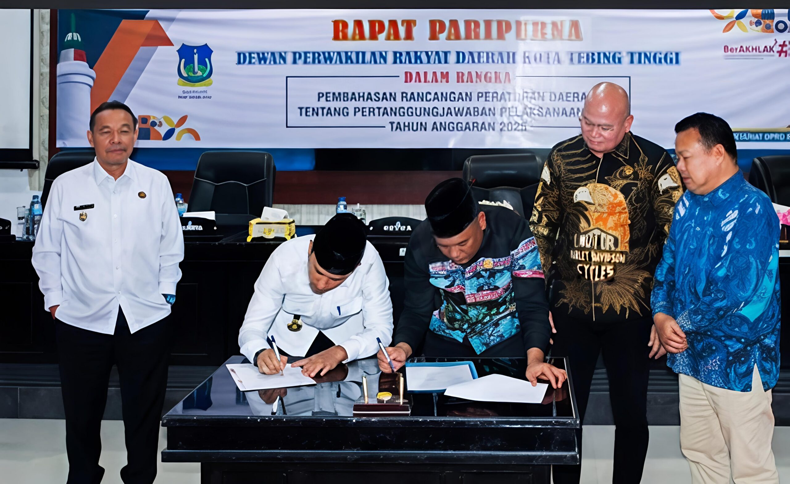 Enam Fraksi DPRD Tebing Tinggi Terima Dan Setujui Ranperda APBD TA 2025 Menjadi Perda 4 Enam Fraksi DPRD Tebing Tinggi Terima Dan Setujui Ranperda APBD TA 2025 Menjadi Perda - IMG 20260813 210512 scaled