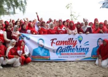 TP PKK TEBING TINGGI GELAR FAMILY GATHERING DALAM RANGKA HUT RI KE-81 DI PANTAI SENTANG