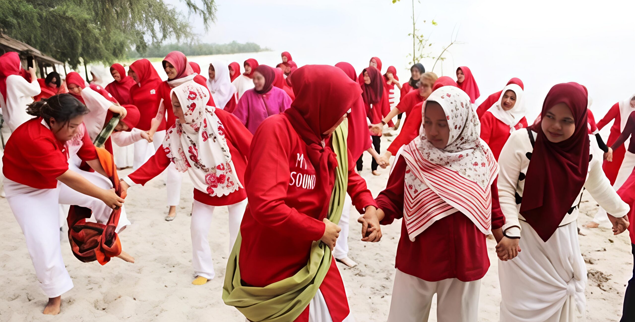 TP PKK TEBING TINGGI GELAR FAMILY GATHERING DALAM RANGKA HUT RI KE-81 DI PANTAI SENTANG - IMG 20260815 221841 scaled