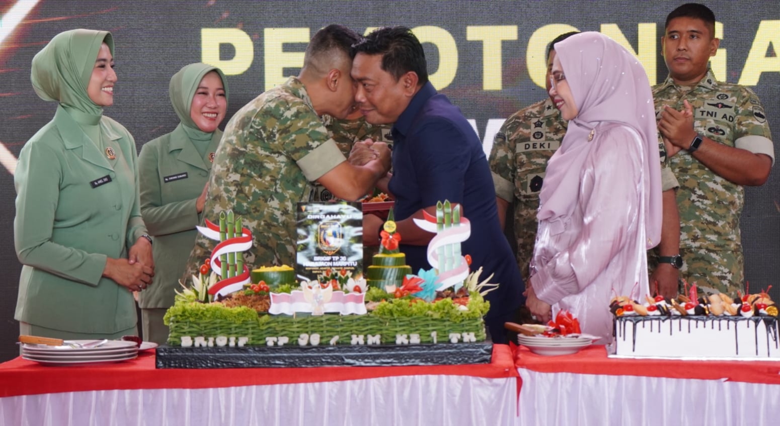 Wabup Lom Lom Suwondo Hadiri Syukuran Dan Doa HUT Ke-1 Brigif TP-36/HM 6 Wabup Lom Lom Suwondo Hadiri Syukuran Dan Doa HUT Ke-1 Brigif TP-36/HM - IMG 20260815 222221
