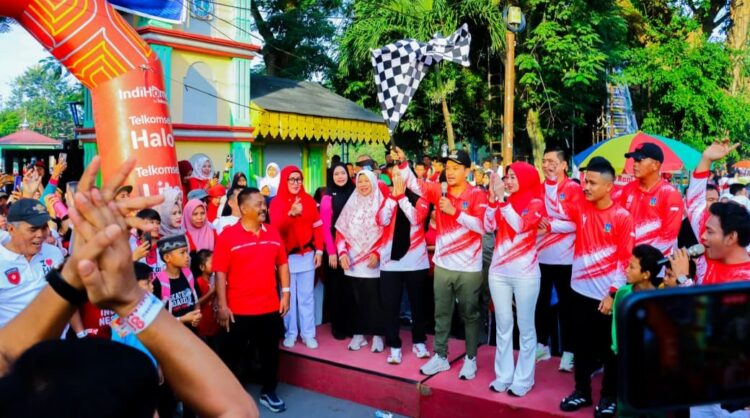 MERIAH!!! RIBUAN WARGA KOTA TEBING TINGGI PADATI LAPANGAN MERDEKA SEMARAKKAN HUT KE-81 RI 2 MERIAH!!! RIBUAN WARGA KOTA TEBING TINGGI PADATI LAPANGAN MERDEKA SEMARAKKAN HUT KE-81 RI