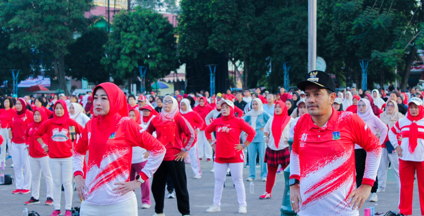 MERIAH!!! RIBUAN WARGA KOTA TEBING TINGGI PADATI LAPANGAN MERDEKA SEMARAKKAN HUT KE-81 RI 4 MERIAH!!! RIBUAN WARGA KOTA TEBING TINGGI PADATI LAPANGAN MERDEKA SEMARAKKAN HUT KE-81 RI - IMG 20260816 204115