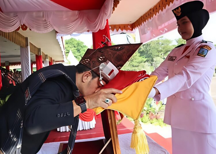 WALI KOTA TEBING TINGGI PIMPIN UPACARA PERINGATAN HUT KE-81 KEMERDEKAAN RI DI LAPANGAN MERDEKA