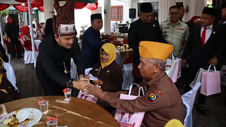 H. IMAN IRDIAN SARAGIH, SOSOK WALI KOTA CINTA TANAH AIR DAN FIGUR PEMIMPIN DAERAH MILIKI KARAKTER KEBANGSAAN KUAT 2 H. IMAN IRDIAN SARAGIH, SOSOK WALI KOTA CINTA TANAH AIR DAN FIGUR PEMIMPIN DAERAH MILIKI KARAKTER KEBANGSAAN KUAT