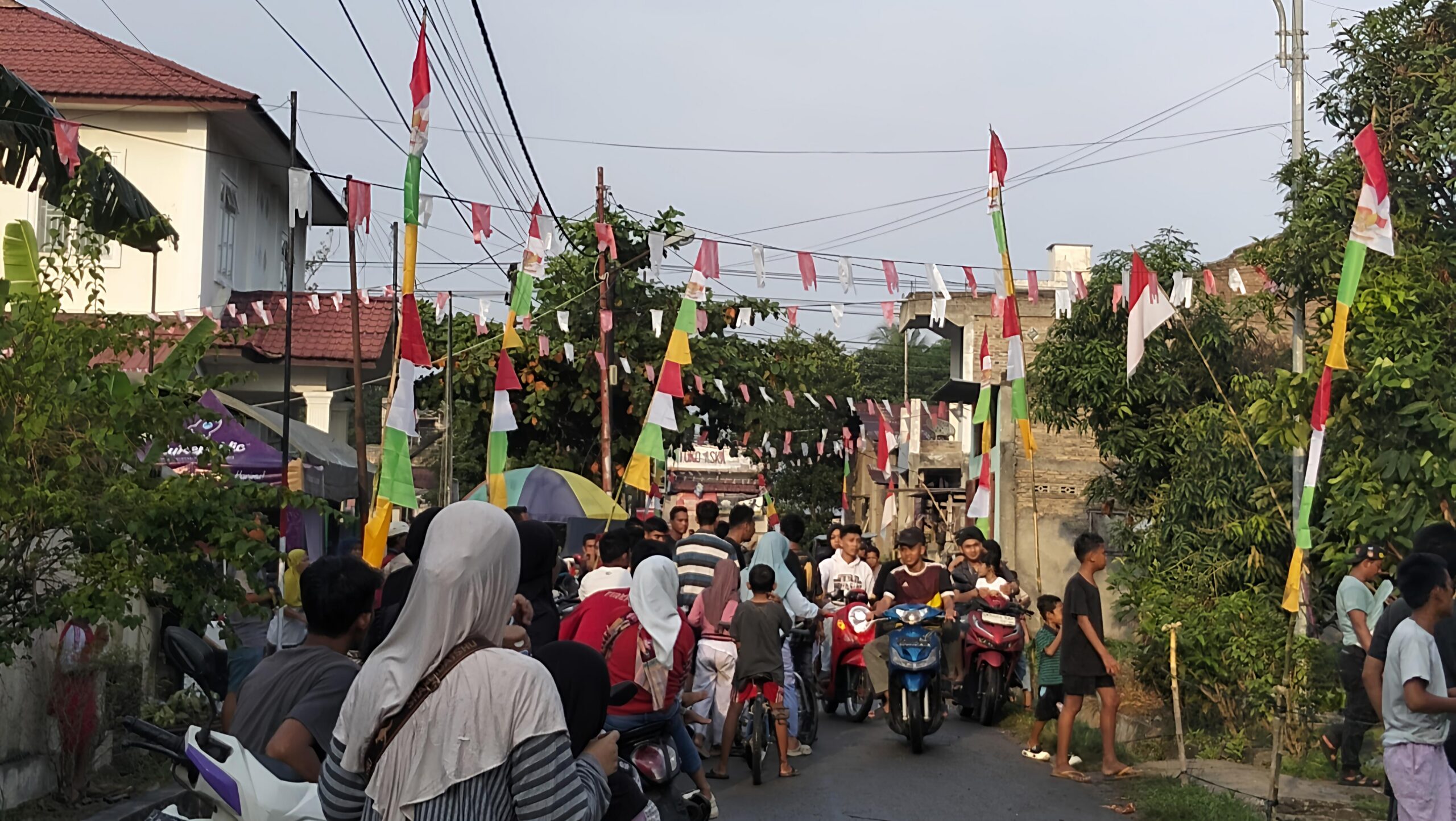 Kelurahan Rantau Laban Gelar Acara Semarak HUT Ke-81 RI Dengan Berbagai Perlombaan Dan Pertunjukan Kuda Kepang 3 Kelurahan Rantau Laban Gelar Acara Semarak HUT Ke-81 RI Dengan Berbagai Perlombaan Dan Pertunjukan Kuda Kepang - IMG 20260817 193253 scaled