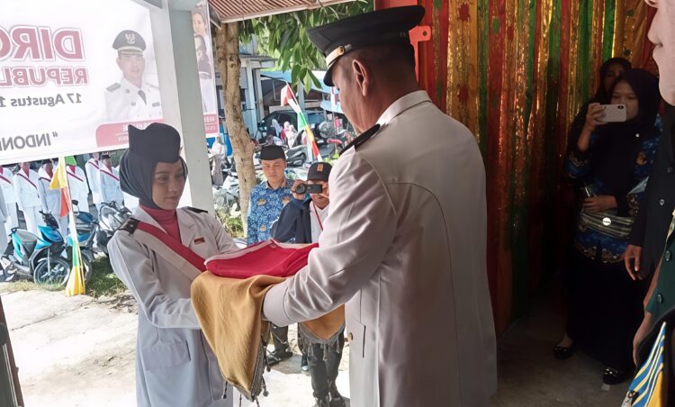 Detik-Detik Proklamasi HUT Ke-81 RI Di Kecamatan Dua Koto Berlangsung Khidmat Dan Semarak 2 Detik-Detik Proklamasi HUT Ke-81 RI Di Kecamatan Dua Koto Berlangsung Khidmat Dan Semarak