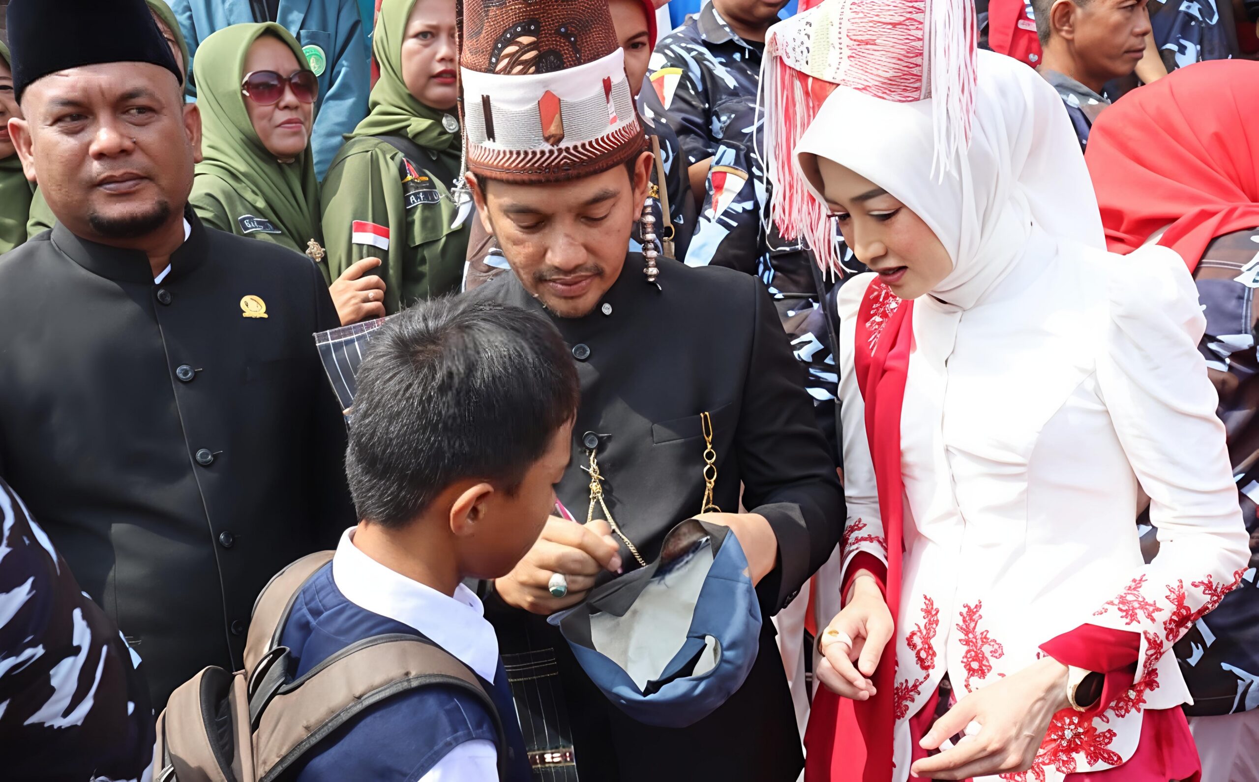 H. IMAN IRDIAN SARAGIH, SOSOK WALI KOTA CINTA TANAH AIR DAN FIGUR PEMIMPIN DAERAH MILIKI KARAKTER KEBANGSAAN KUAT 8 H. IMAN IRDIAN SARAGIH, SOSOK WALI KOTA CINTA TANAH AIR DAN FIGUR PEMIMPIN DAERAH MILIKI KARAKTER KEBANGSAAN KUAT - IMG 20260818 002638 scaled